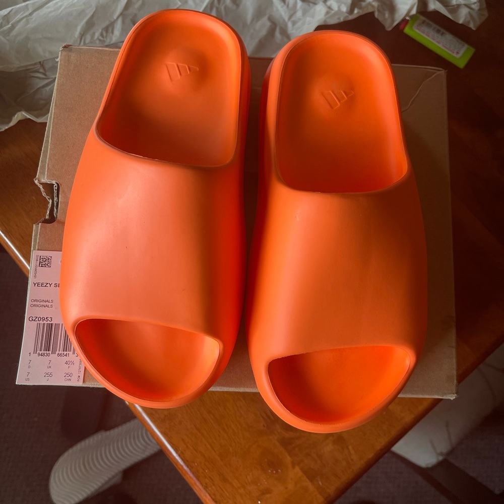 Yeezy slides in orange (men’s size 7)